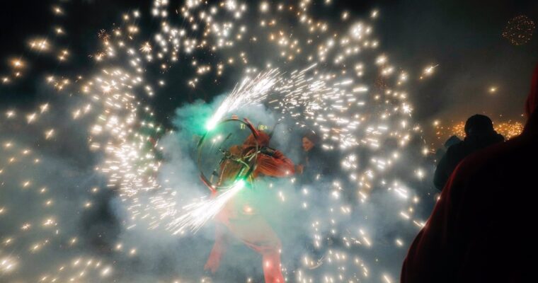 El ‘correfoc’ de Sant Joan en Palma  tropieza con los precios de la pirotecnia