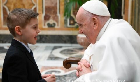 El Papa Francisco a los feriantes: Ustedes aportan alegría y compañía en un mundo gris. ( 1º parte )