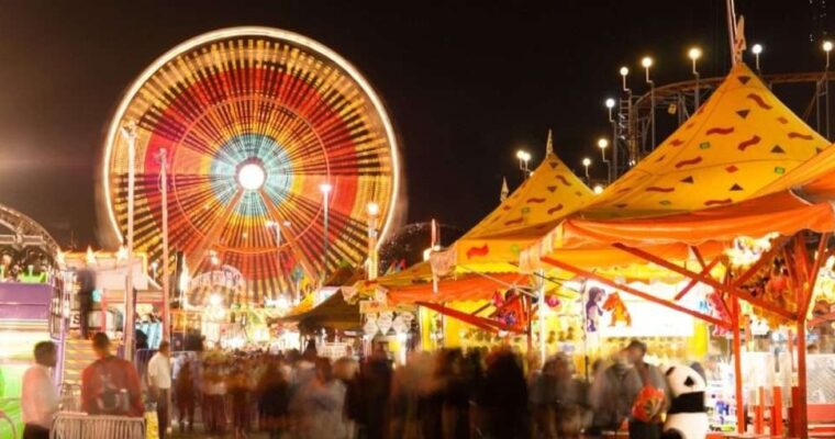 La Feria de Atracciones de Valencia en el antiguo Cauce del Rio Turia.