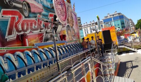 Las atracciones de feria de la Pascua en Padrón ya se instalaron  y ya podrán trabajar mañana viernes