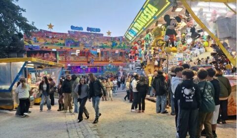 Fiestas  de la Ascensión en  Santiago de Compostela La noria de 54 metros vuelve a ser el gran referente de las atracciones en la Alameda